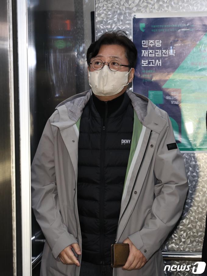 [사진] 홍익표 원내대표, 비공개 최고위 참석