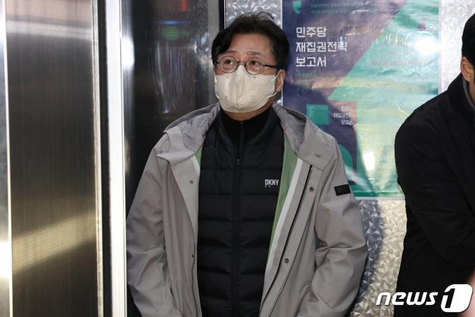 [사진] 비공개 최고위 참석하는 홍익표