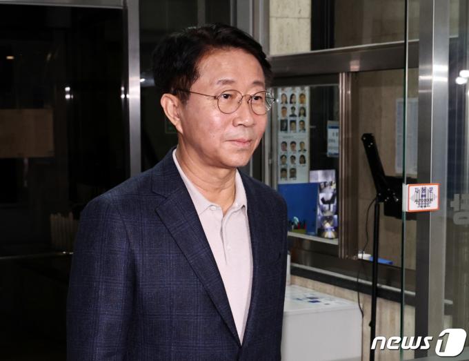 [사진] 회의 참석하는 조정식 사무총장
