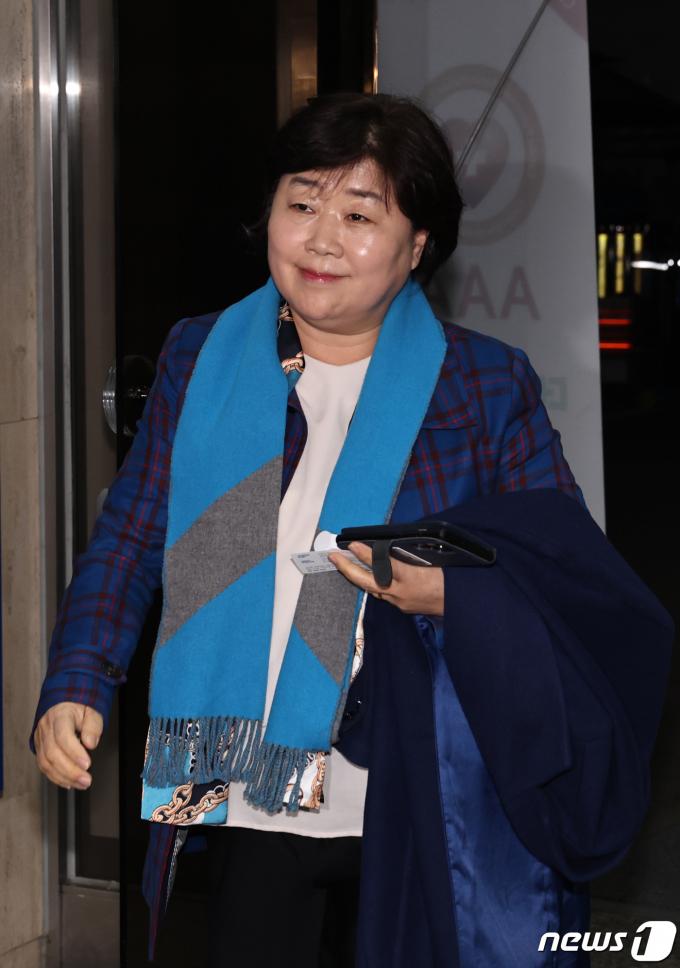 [사진] 회의 참석하는 서영교 최고위원
