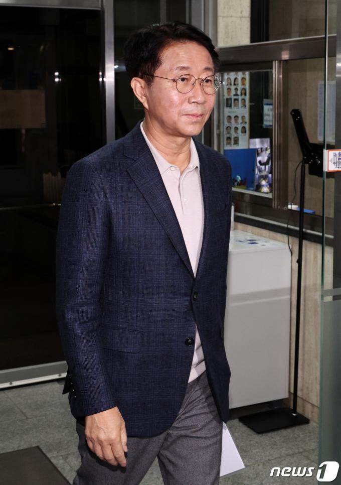 [사진] 회의 참석하는 조정식 사무총장