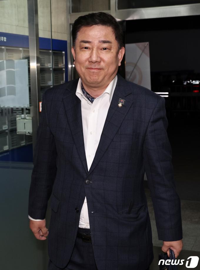 [사진] 비공개 최고위 참석하는 김병기 간사
