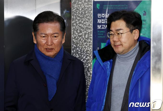 [사진] 회의 참석하는 정청래?박찬대