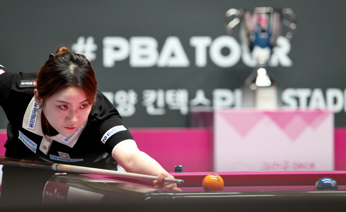 김민아가 25일 저녁 경기 고양시 고양 킨텍스 PBA 스타디움에서 열린 스롱 피아비와의 '크라운해태 LPBA 챔피언십 2024' 결승전에서 승리하며 시즌 2승과 함께 개인 통산 3승째를 올렸다. /사진=LPBA 제공 