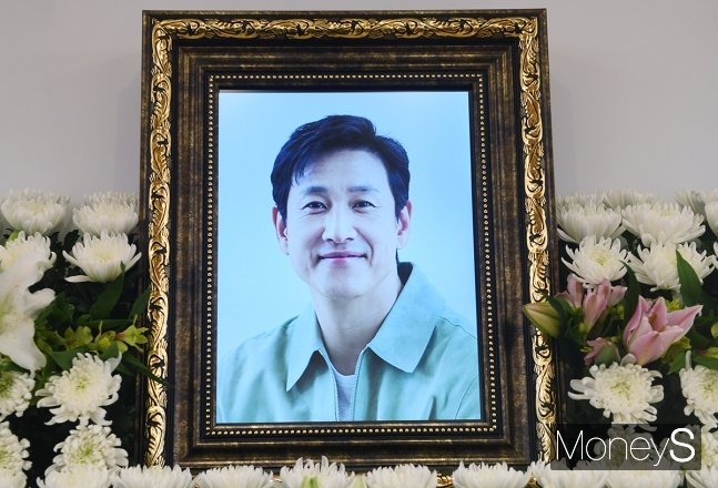 미국배우조합상(SAG)이 배우 이선균을 추모했다.사진은 지난해 12월 갑작스럽게 세상을 떠난 배우 故 이선균의 빈소가 마련된 서울대병원 장례식장. /사진=사진공동취재