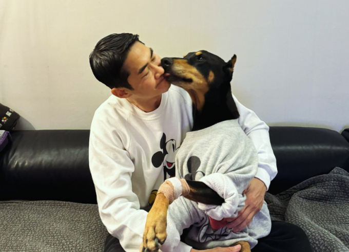 전신마비 판정을 받았던 배정남의 반려견 벨이 1년7개월의 재활 끝에 집으로 돌아왔다. /사진=배정남 인스타그램