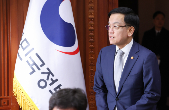 최상목 경제부총리 겸 기획재정부 장관이 26일 서울 종로구 정부서울청사에서 열린 비상경제장관회의에 참석하고 있다.  /사진=뉴스1