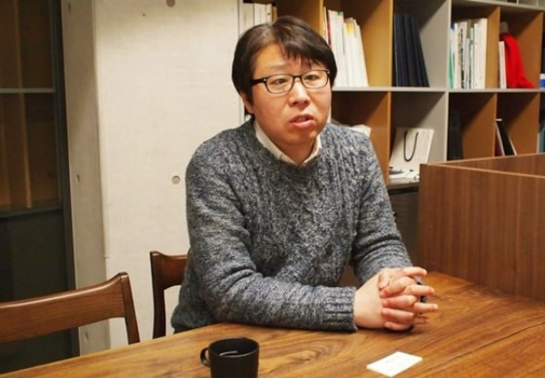 송영희 대표는 사회적 기업 '엔비전스'를 운영하며 현재 '어둠 속 대화' 전시뿐 아니라 시각 장애인의 정보 접근성 웹사이트 컨설팅 사업도 하고 있다. 사진은 송영희 대표의 모습. /사진=머니투데이