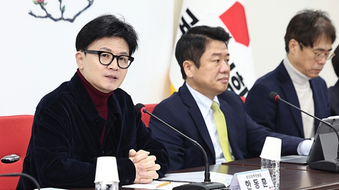 한동훈 국민의힘 비상대책위원장은 26일 총선을 앞두고 진행 중인 공천 판세에 대해 "끝까지 보면 많은 쇄신이 있을 것이라 예측한다"고 밝혔다. 사진은 한 위원장이 26일 오전 서울 여의도 중앙당사에서 열린 비대위회의에 참석한 모습. /사진=뉴스1 
