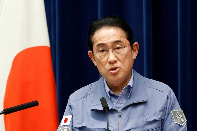 일본 자민당과 기시다 후미오 일본 총리의 지지율이 정권 재집권 이후 가장 낮은 수준으로 떨어졌다. 사진은 지난달 4일 일본 도쿄에서 기자회견을 열고 발언하는 기시다 후미오 일본 총리. /사진=로이터