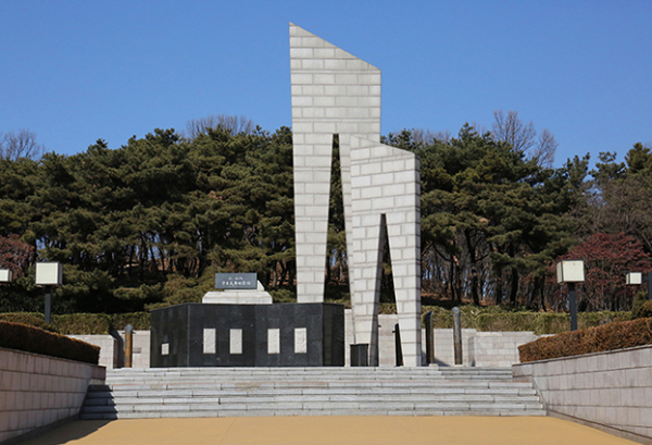 1960년 2월28일의 시위는 4·19 혁명으로 이어졌다. 사진은 대구광역시 중구에 위치한 2·28 기념 중앙공원의 기념탑. /사진=2·28민주운동기념사업회