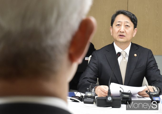 [머니S포토] 안덕근 장관 