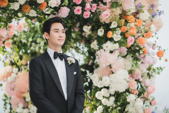 배우 김수현이 '눈물의 여왕'에서 백현우 역을 맡았다. /사진=tvN 제공