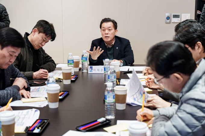 이재준 수원시장이 교통개선대책 회의에서 발언하고 있다. / 사진제공=수원특례시