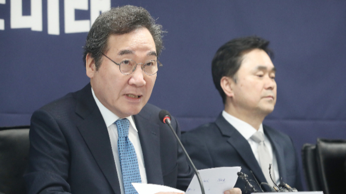 이낙연 새로운미래 공동대표가 최근 정부의 의대정원 확대에 따른 파업 사태를 해소하기 위한 중재안을 제시했다. 사진은 26일 이 대표가 서울 여의도 새로운미래 중앙당사에서 열린 책임위원회의에서 발언하는 모습. /사진=뉴스1 
