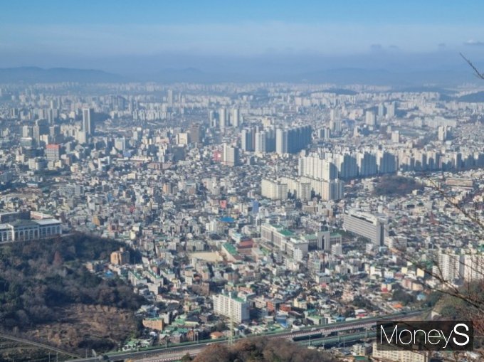 지난 20년간 전라권 도시인구 비중과 면적 비중이 갈수록 감소하면서 작년 도시화율 비중은 6개권역 중 강원 다음으로 두번째로 낮은 것으로 나타났다.광주광역시 전경/사진=머니S DB.