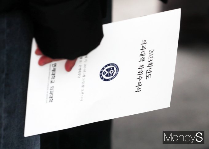 [머니S픽] 의료계 집단행동 확산… 전국 의대 졸업생 '인턴 포기' 속출