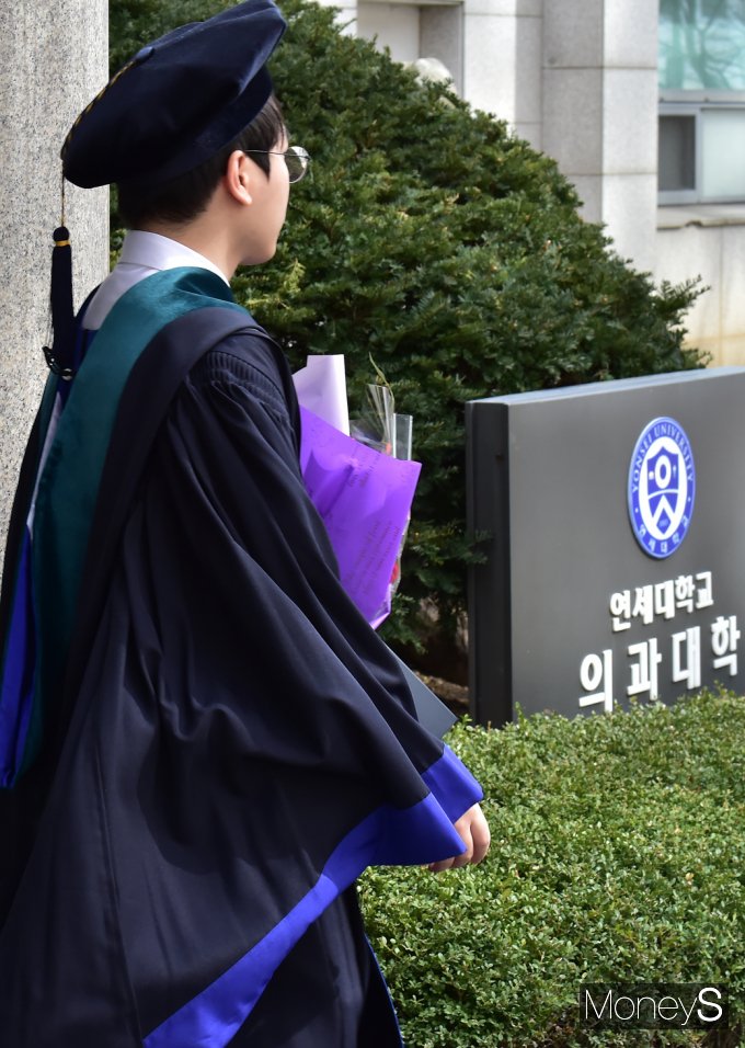 [머니S포토] 전국 의대 졸업생 '인턴 집단거부' 속출