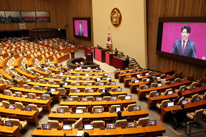 여·야가 오는 29일에 열리는 국회 본회의에서 '쌍특검법'(김건희 여사·대장동 특검) 재표결과 선거구 획정 등을 다룰 계획이다. 사진은 지난 23일 서울 여의도 국회에서 열린 제413국회(임시회) 제5차 본회의의 모습. /사진=뉴시스