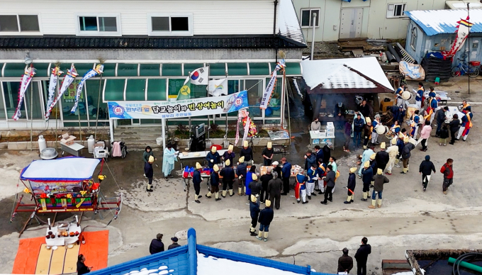 여주시 전통놀이 '원부리 빈 상여놀이 및 얼 답교놀이' 행사장 전경. /사진제공=여주시