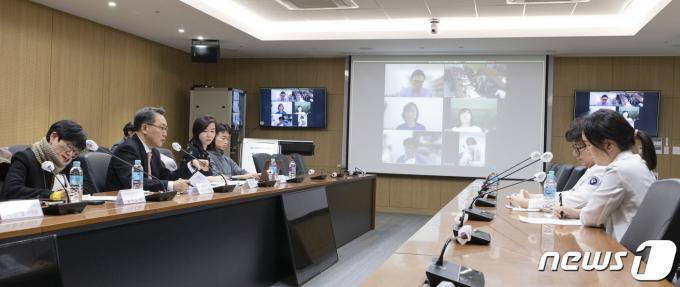 [사진] 간담회 갖는 박민수 2차관