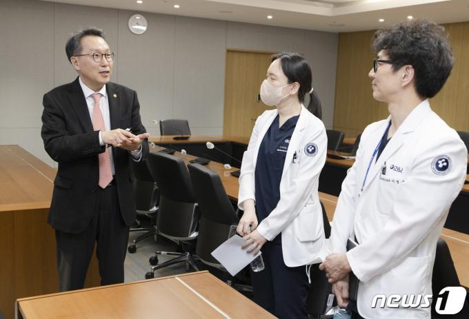 [사진] 분만·신생아 필수의료 현장 찾은 박민수 차관
