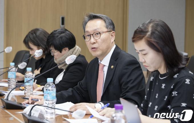 [사진] 간담회 갖는 박민수 2차관