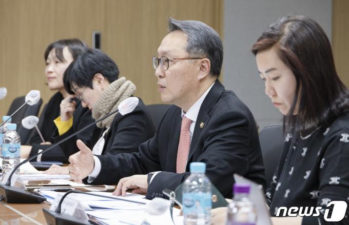 [사진] 간담회 갖는 박민수 2차관