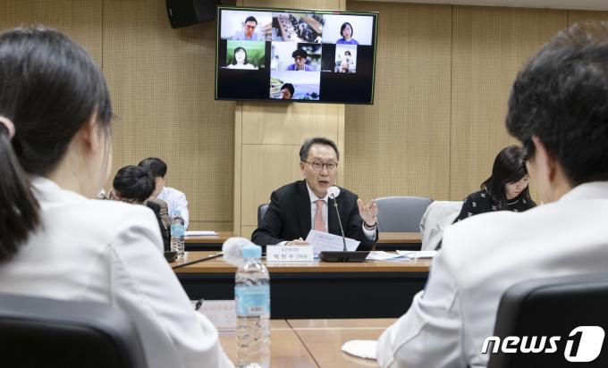 [사진] 간담회 갖는 박민수 2차관