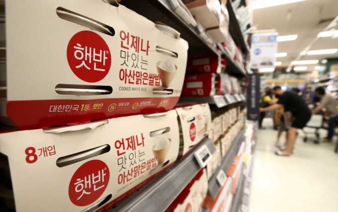 CJ제일제당 햇반이 지난해 국내외 전체 매출 최대치를 기록했다. 사진은 서울 시내 대형마트에 진열된 햇반. /사진=뉴스1 김민지 기자