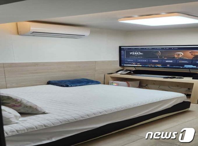 침대가 배치된 신종 변종 룸카페(서울시 제공)