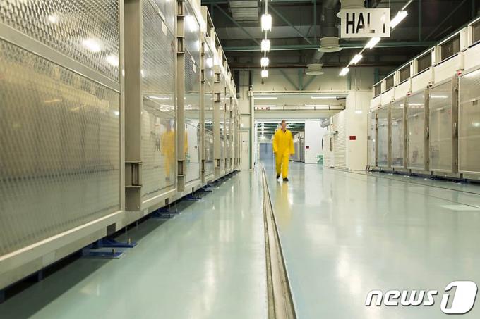 지난 2019년 11월6일(현지시간) 이란 측이 공개한 포르도 우라늄 농축 시설 내부 모습. ⓒ AFP=뉴스1 ⓒ News1 박재하 기자