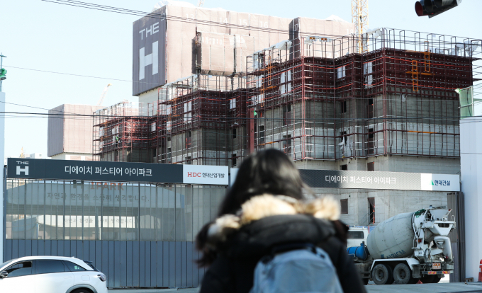 서울 강남구 개포동 '디에이치 퍼스티어 아이파크' 무순위 청약 물량 3가구에 101만명이 넘는 청약자가 쏟아졌다. 사진은 디에이치 퍼스티어 아이파크 건설 현장. /사진=뉴스1