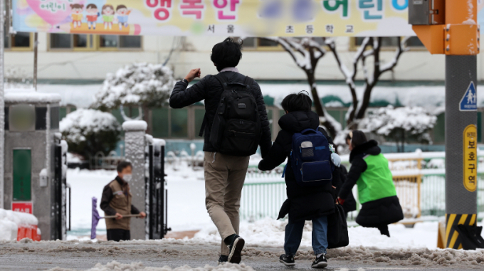 지난 26일 교육부가 올해 예비소집 대상인 초등학교 취학대상아동은 36만9441명을 기록했으며 예비소집 응소자가 없는 초등학교는 157곳을 넘겼다고 발표했다. 사진은 지난 22일 서울의 한 초등학교. /사진=뉴스1