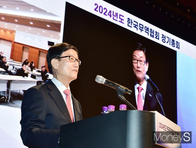 ▲ 취임사 전하는 윤진식 신임 무역협회장