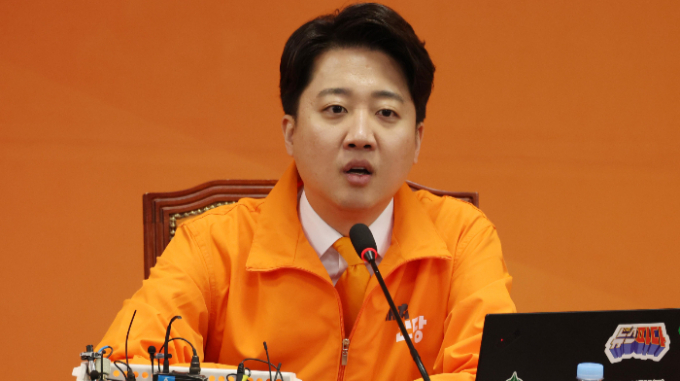 4·10 총선을 앞둔 가운데 이준석 개혁신당 대표의 출마 지역구는 어디가 될 지에 대해 정치권의 관심이 집중됐다. 사진은 이준석 개혁신당 대표가  23일 오전 서울 여의도 국회에서 열린 최고위원회의에서 발언하는 모습. /사진=뉴시스
