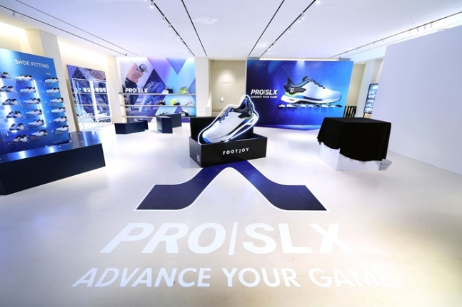 FJ가 신제품 'PRO/SLX' 골프화를 출시를 기념해  27일 클럽디 청담에서 쇼케이스를 개최했다. /사진= FJ