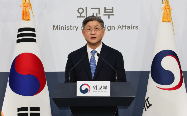 정부가 우크라이나 군수 물자 추가 지원을 계속해서 검토하겠다고 밝혔다. 사진은 27일 서울 외교부 청사에서 정례 브리핑을 하고 있는 임수석 외교부 대변인의 모습. / 사진=뉴스1