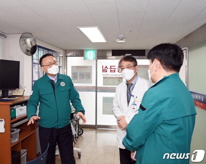 [사진] 경기도의료원 의정부병원 찾은 이한경 본부장