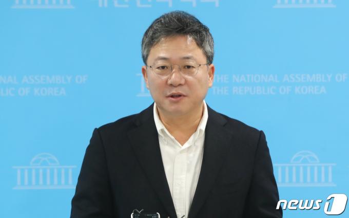 박정하 국민의힘 수석대변인이 20일 서울 여의도 국회 소통관에서 촛불집회 등 현안 브리핑을 마친 뒤 취재진의 질의에 답하고 있다. 2022.11.20/뉴스1 ⓒ News1 허경 기자