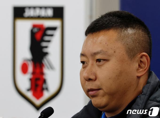 [사진] 북한 여자축구 대표팀 감독 리유일