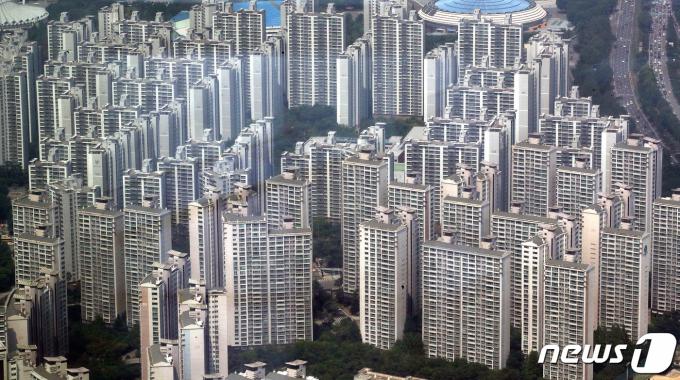 서울 송파구 롯데월드타워 서울스카이에서 바라본 강남·송파 일대 아파트 단지 모습. (뉴스1 DB, 기사 내용과 관련 없음) ⓒ News1 임세영 기자