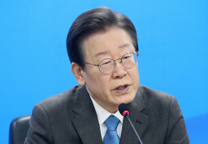 28일 이재명 더불어민주당 대표가 의료계 집단행동에 대해 "전공의들이 당장 현장에 복귀해야 한다"고 강조했다. 사진은 이 대표가 28일 오전 서울 여의도 민주당 중앙당사에서 열린 최고위원회의에서 발언하는 모습. /사진=뉴스1