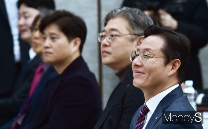 ▲ 경청하는 증권·핀테크 업계 대표들