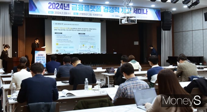 [머니S포토] 이상률 부장 