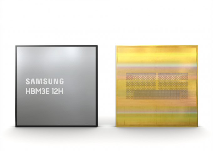 삼성전자가 개발한 업계 최초 36GB HBM3E 12H D램. / 사진=삼성전자