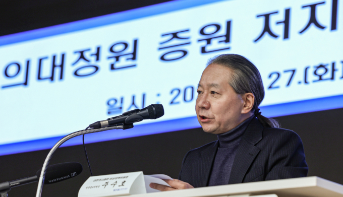 주수호 의협 비대위 언론홍보위원장이 지난 27일 오후 서울 용산구 대한의사협회 회관에서 의협 비대위 정례브리핑을 하고 있다. /사진=뉴스1