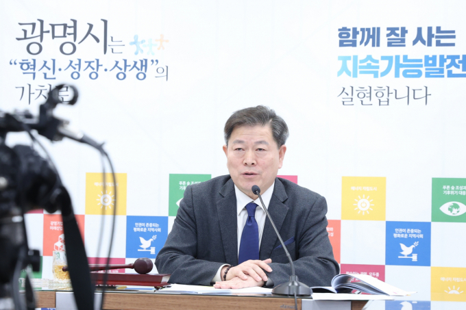 '탄소중립 전도사'로 불리는 박승원 광명시장이 28일 오후 광명시청에서 열린 기후위기대응‧에너지전환 지방정부협의회 2024년 정기총회에서 제7기 회장에 선임됐다. / 사진제공=광명시