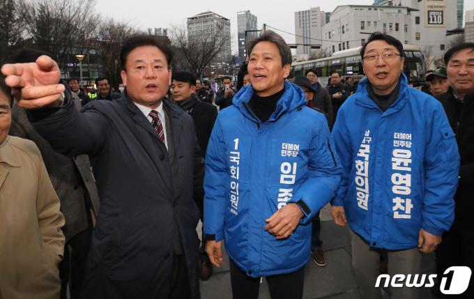 [사진] 성동구 주민들 찾은 임종석 전 비서실장