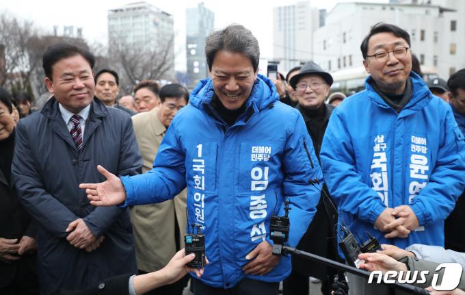 [사진] 성동구 찾은 임종석 전 비서실장